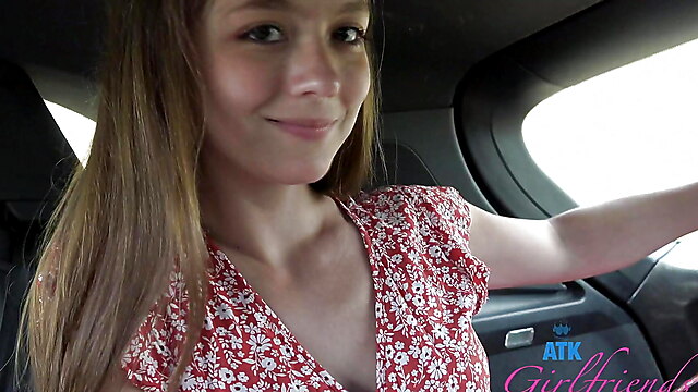 Getting atk, backseat car handjob, sex in back, girlfriend handjob ride, nakëd