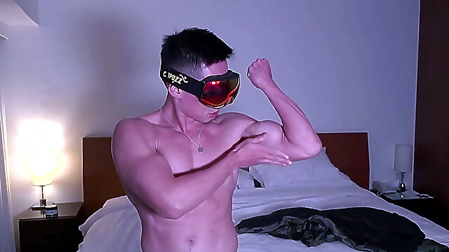 Focus, sucking body, muscle and fitness, nipple play blowjob, asian muscle solo